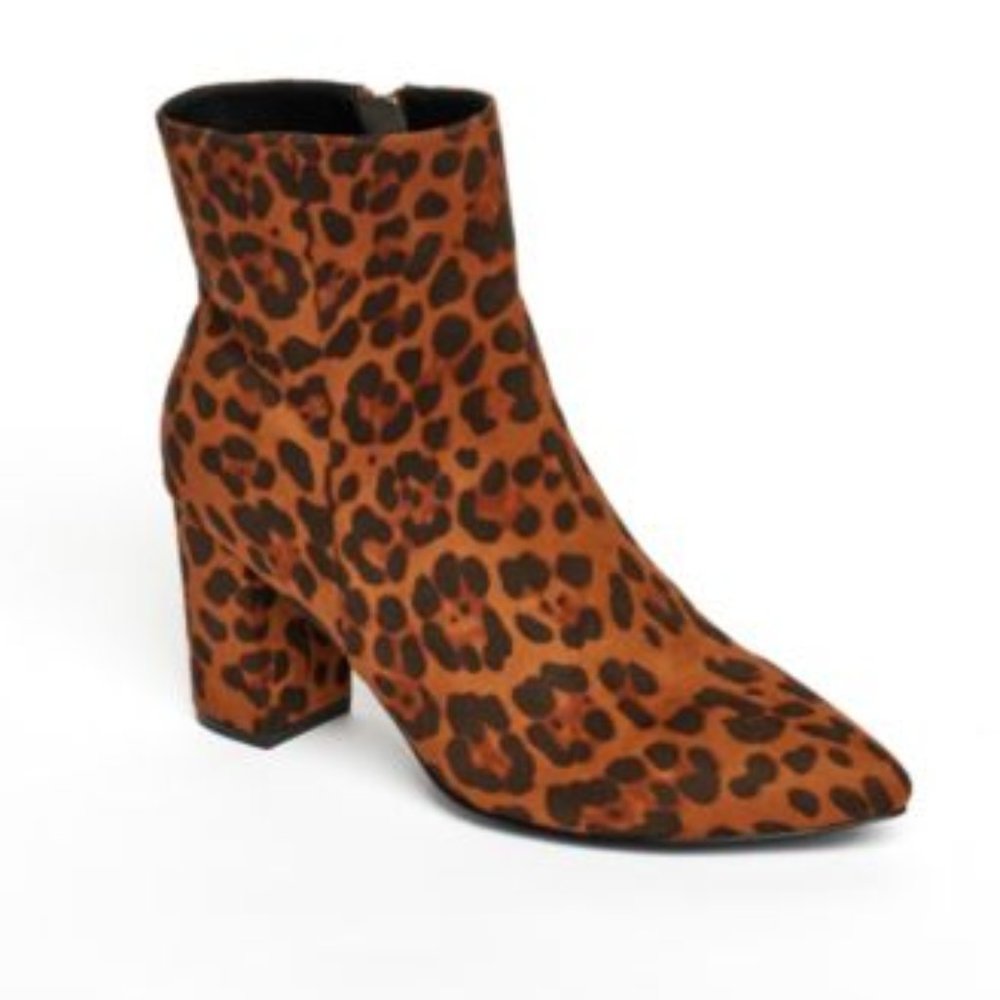 NWOB SMASH Shoes Women's Chiku Chunky Ankle Boots Leopard 12W B4HP